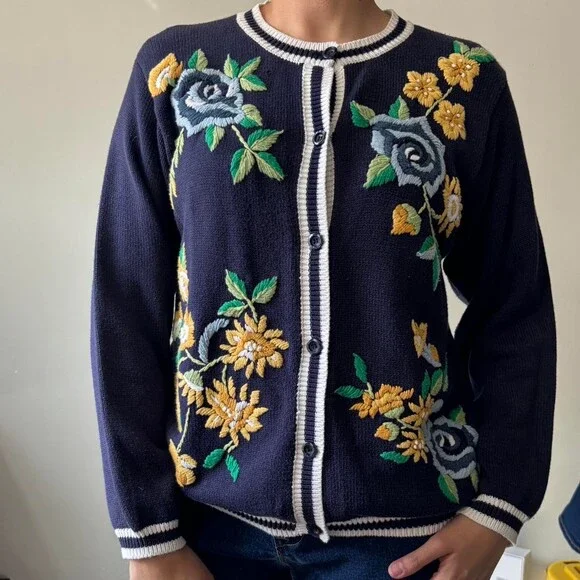 Vintage Cottagecore Floral Embroidered Navy blue Grannycore cardigan Medium Larg - Picture 3 of 8